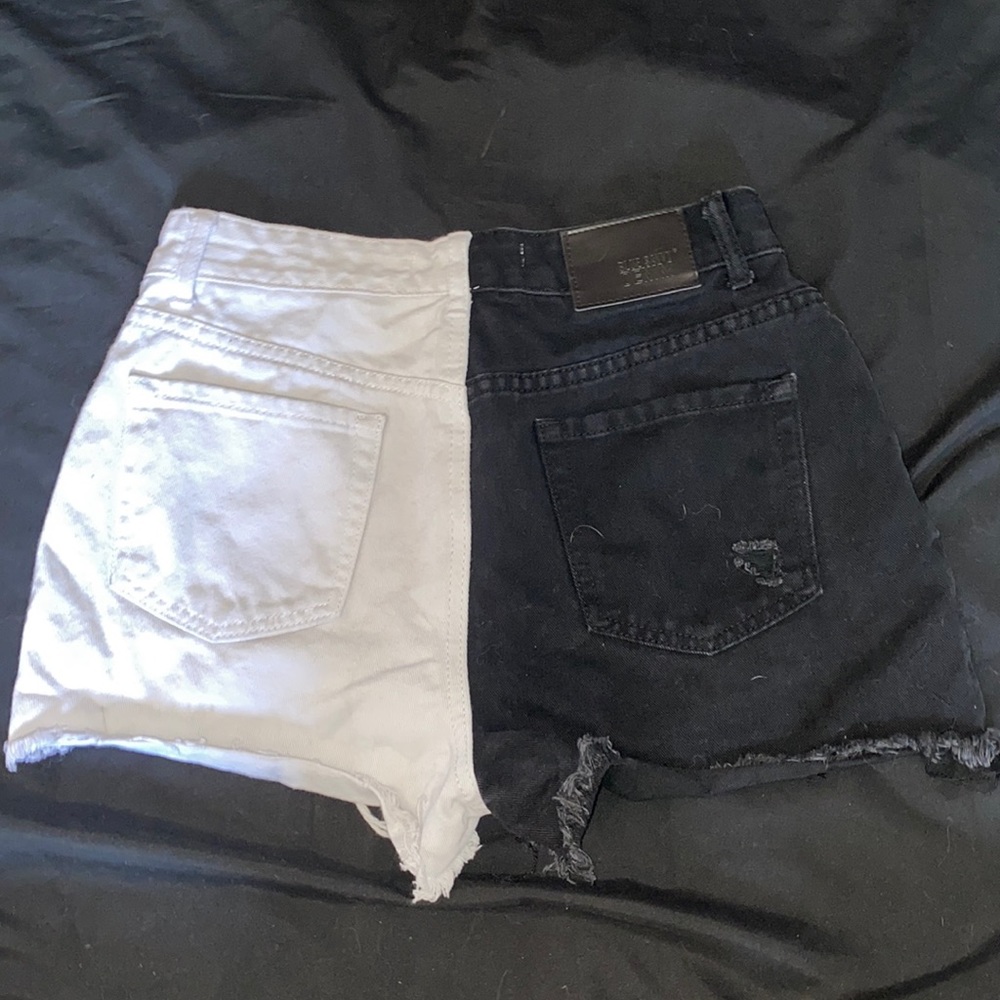 split shorts - Picture 2 of 3